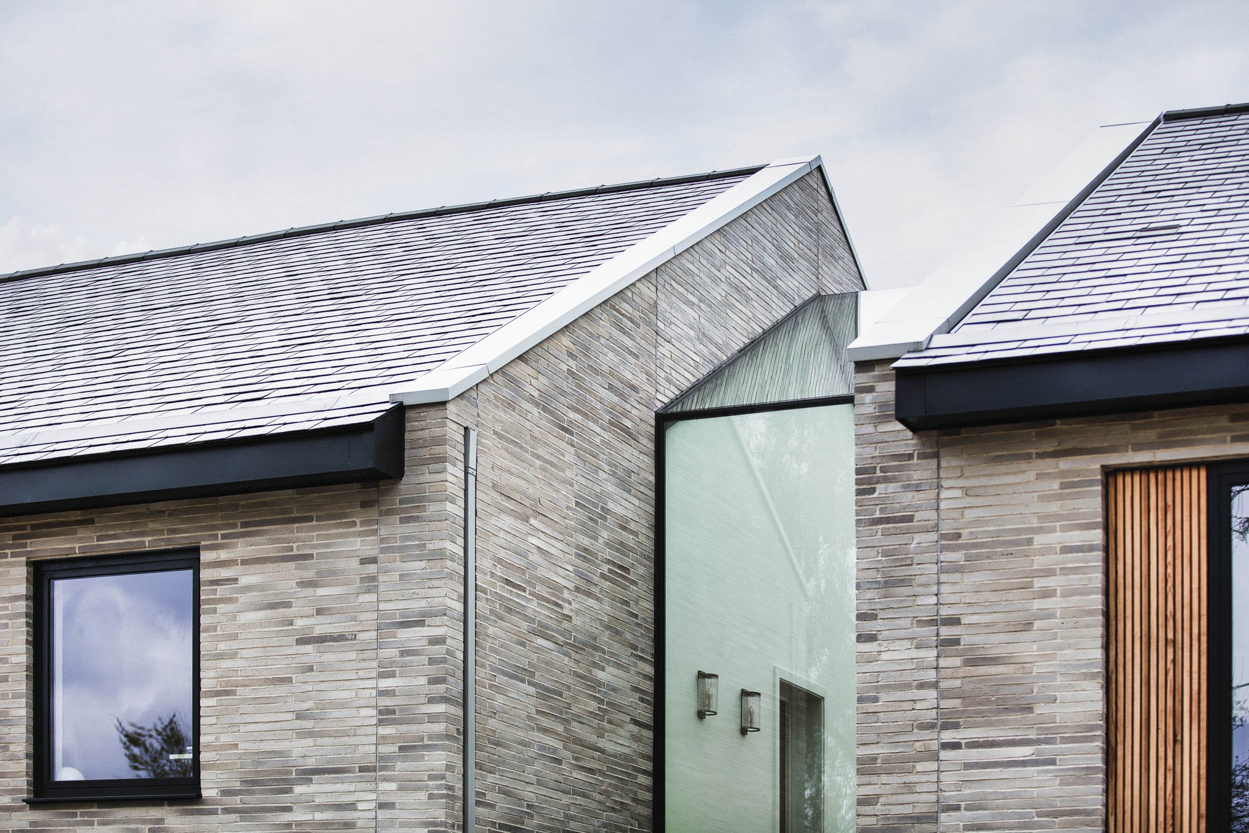 Fully glazed link to modern new build home in oxfordshire
