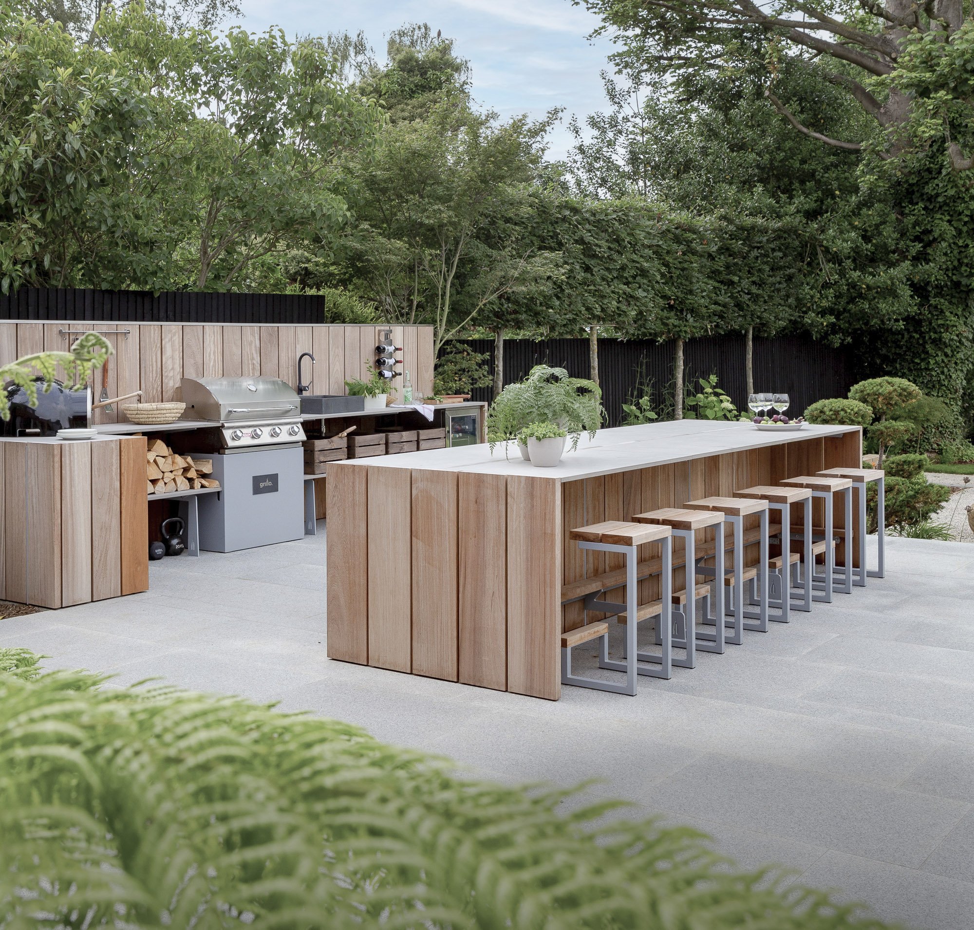 Luxury outdoor kitchen design