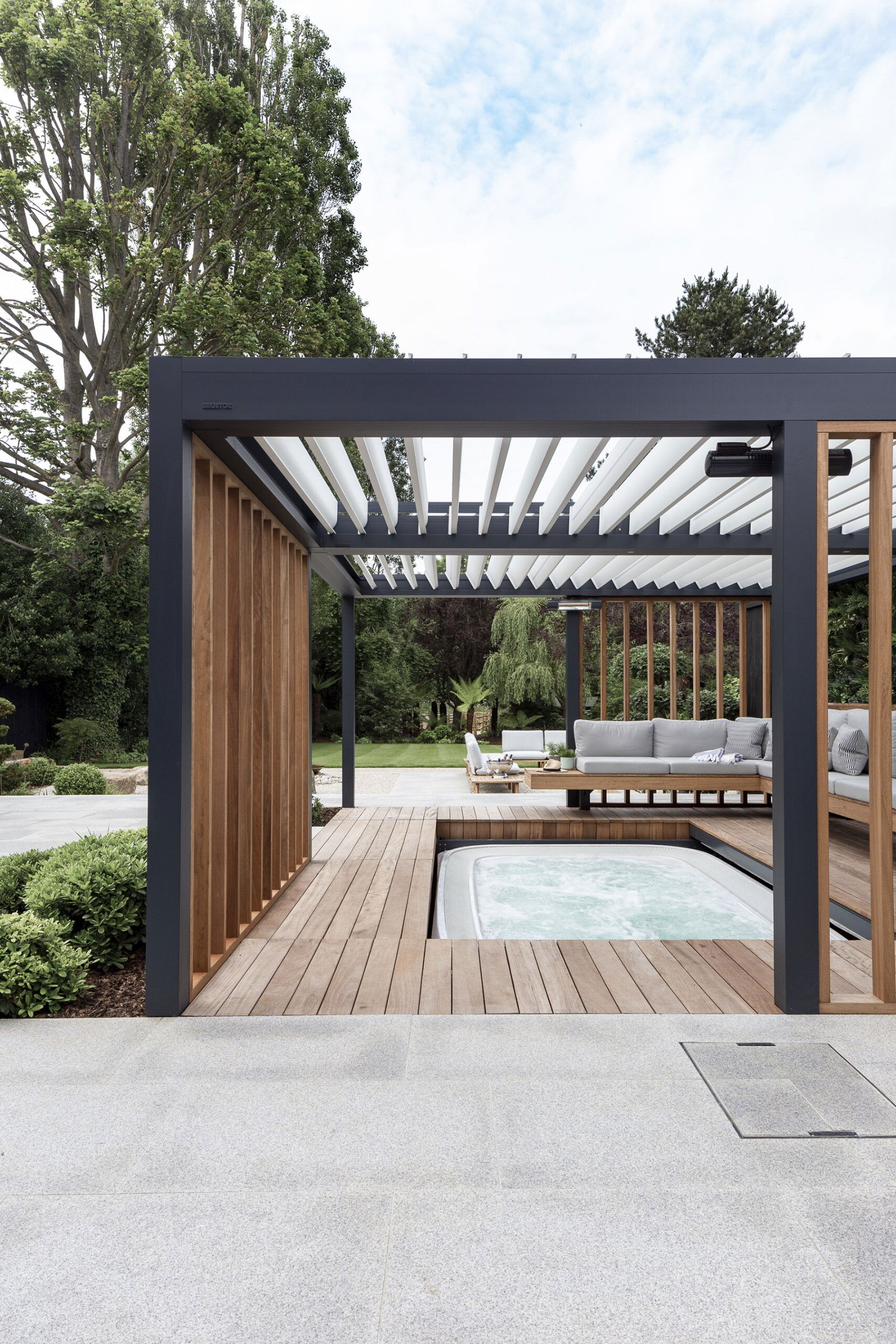 Innovative Luxury Garden Design with Hot Tub | Hollandgreen